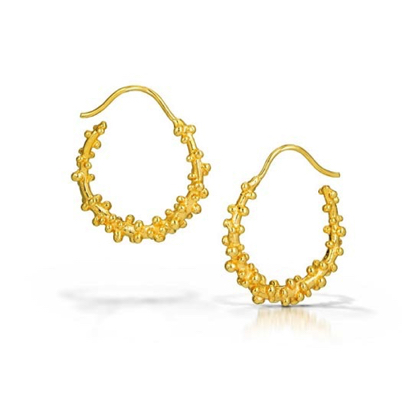 Pebble Petite Hoop
22K gold vermeil Pebble Petite Hoop
22K gold vermeil